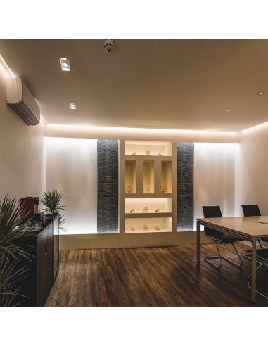 Strip LED SMD3528 3 6W/m 5m 60 LED/m 12V 6000K IP65 8mm-prodotto in ambiente