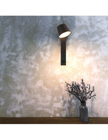 23406-Applique LED da Muro  dal Design Cilindrico con Porta USB e Angolo del Fascio Luminoso Regolabile  in Metallo Colore Nero 