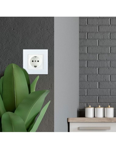 8379-Presa Singola da Incasso con Presa Schuko A e Rivestimento in Vetro xmm Colore Bianco-3