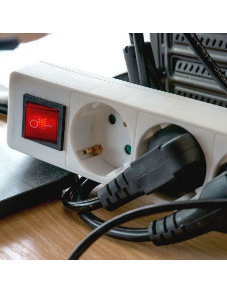 Multipresa con Cavo 1,5m e 4x Prese Schuko 16A, Spina 16A e Interruttore Bianco